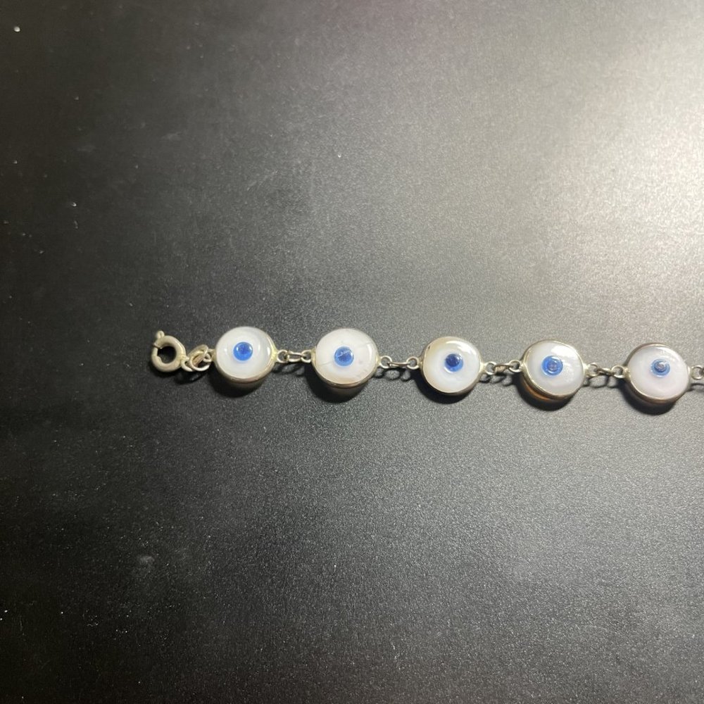 White glass bead evil eye bracelet - Picture 2 of 4